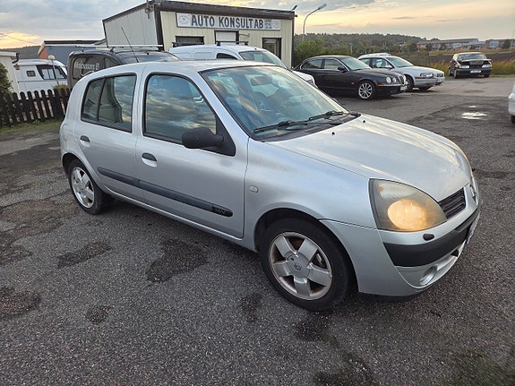 Renault Clio 2 of 6