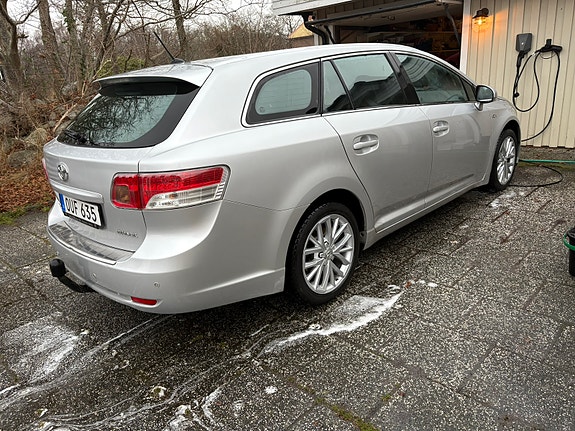 Toyota Avensis 2 of 2