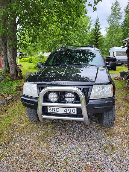 Jeep Grand Cherokee 2 of 6