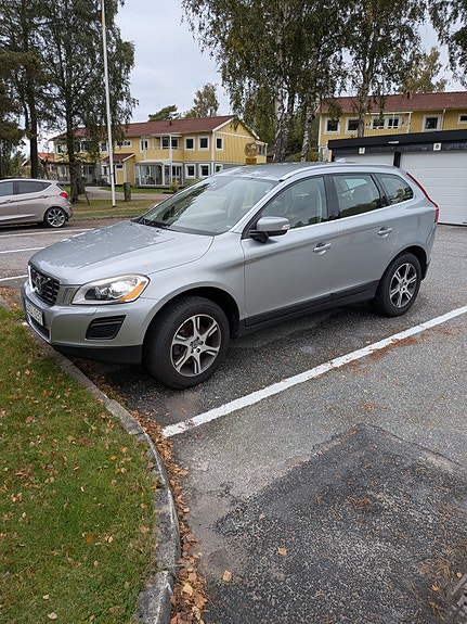 Volvo XC60 2 of 30