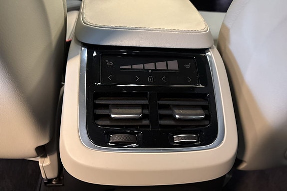 Volvo XC90 12 of 29