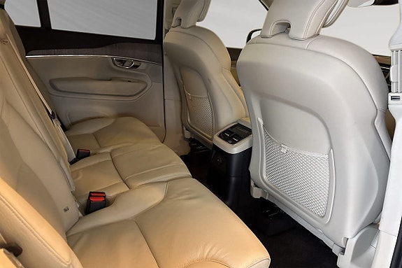 Volvo XC90 11 of 29