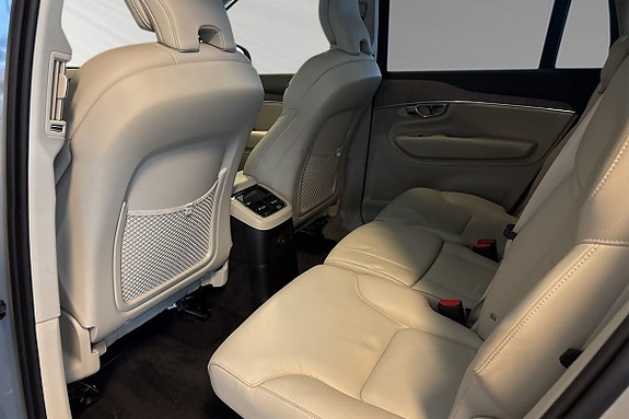Volvo XC90 8 of 29