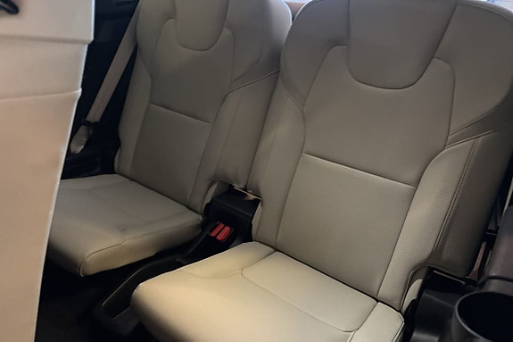 Volvo XC90 13 of 29
