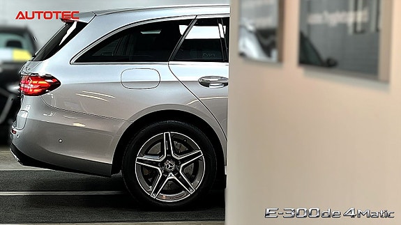 Mercedes-Benz E300 5 of 26