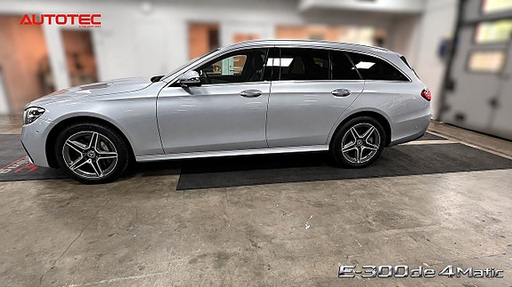 Mercedes-Benz E300 11 of 26