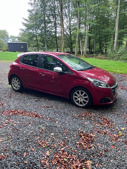 Peugeot 208 3 of 3
