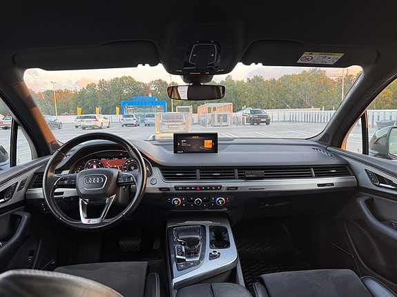 Audi Q7 10 of 16
