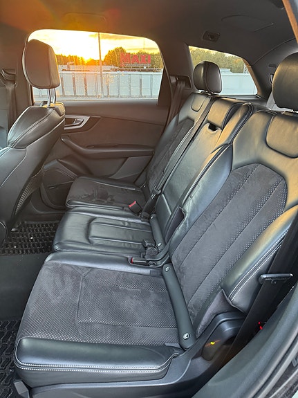 Audi Q7 12 of 16