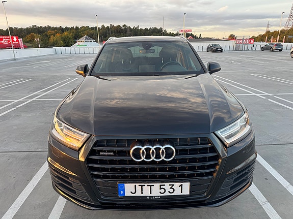 Audi Q7 2 of 16