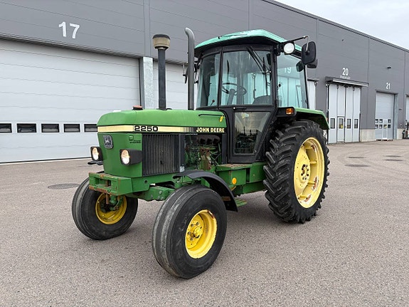 John Deere 2250 2 of 9