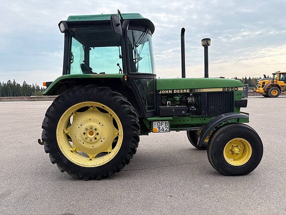 John Deere 2250 5 of 9