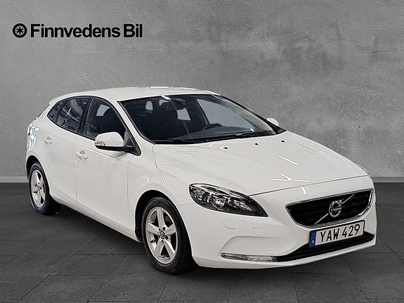 Volvo V40 2 of 8