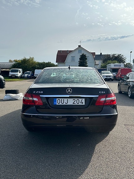 Mercedes-Benz E250 5 of 8