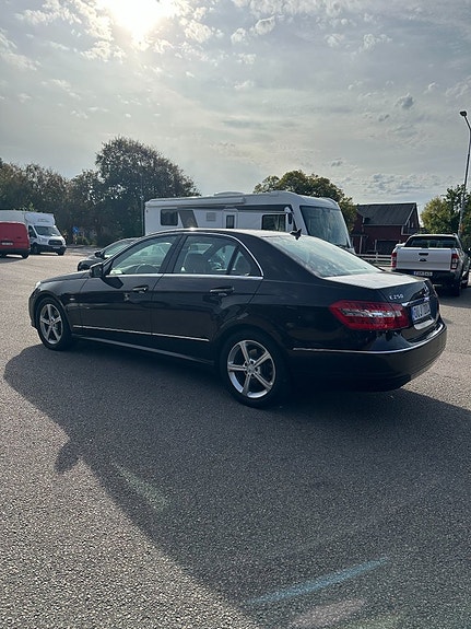 Mercedes-Benz E250 6 of 8