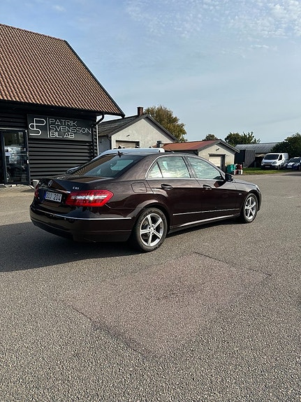 Mercedes-Benz E250 4 of 8