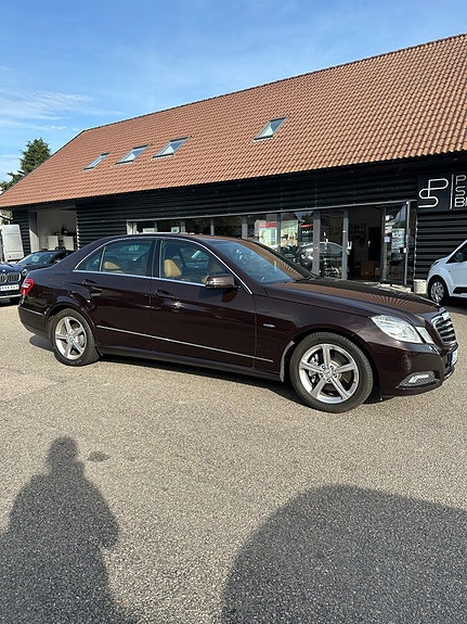Mercedes-Benz E250 3 of 8