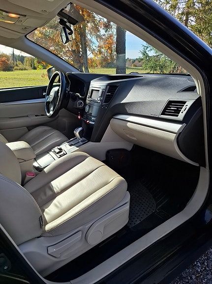 Subaru Outback 7 of 13