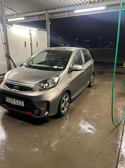 Kia Picanto 4 of 8