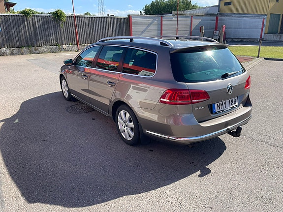 Volkswagen Passat 2 of 6