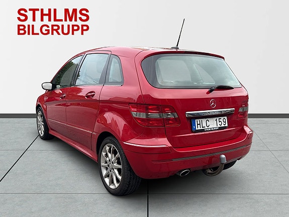 Mercedes-Benz B180 3 of 12