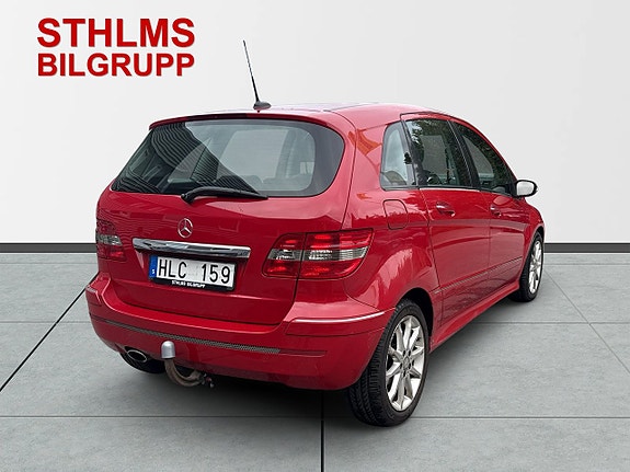 Mercedes-Benz B180 4 of 12