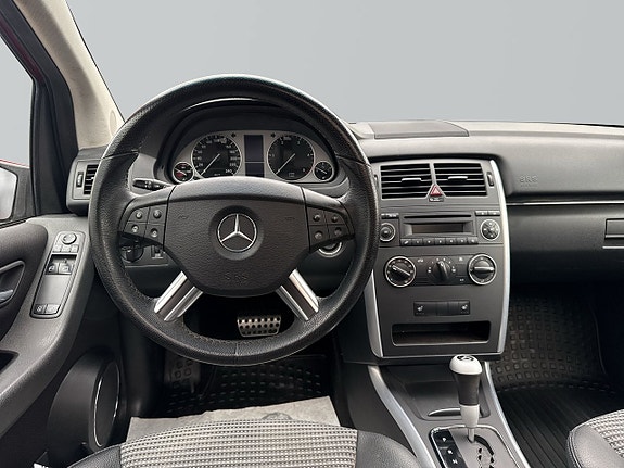 Mercedes-Benz B180 10 of 12