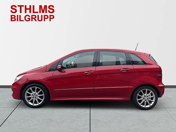 Mercedes-Benz B180 2 of 12
