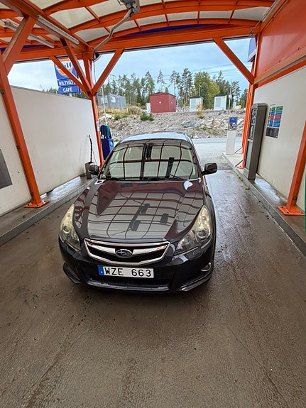 Subaru Legacy 8 of 16