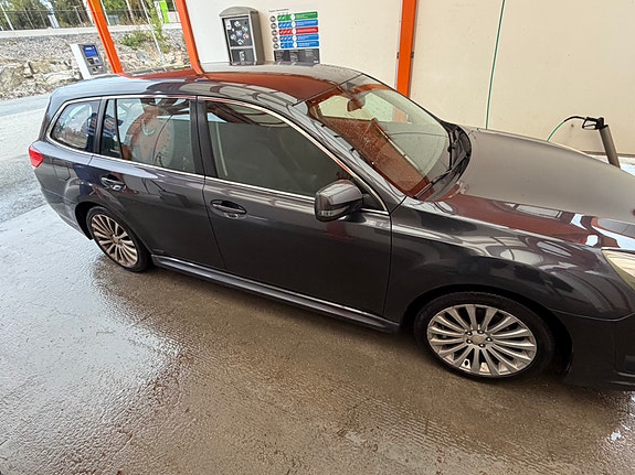 Subaru Legacy 12 of 16
