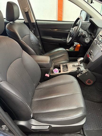 Subaru Legacy 11 of 16