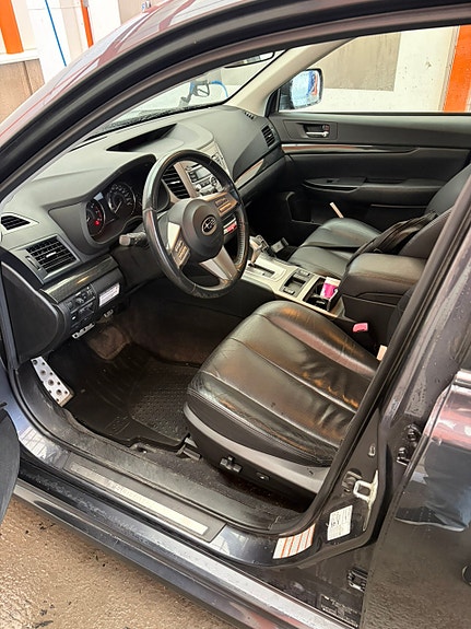 Subaru Legacy 13 of 16