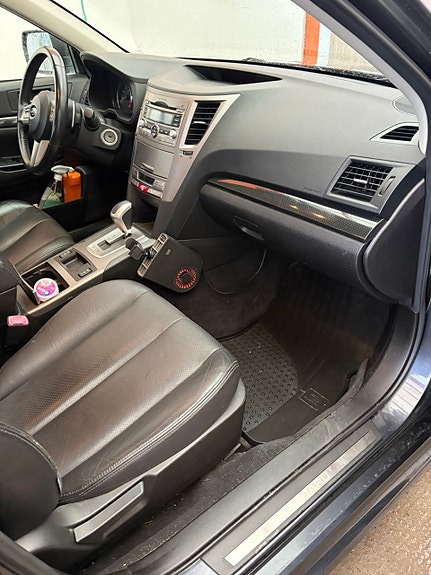 Subaru Legacy 10 of 16
