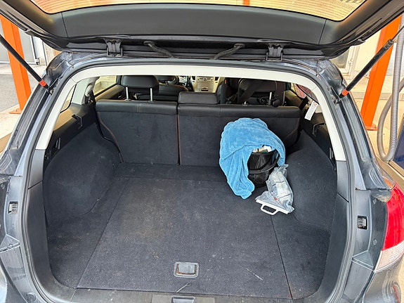 Subaru Legacy 3 of 16