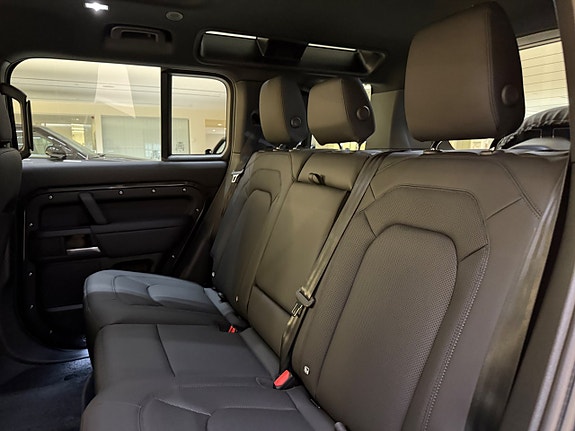 Land Rover Defender 110 20 of 25