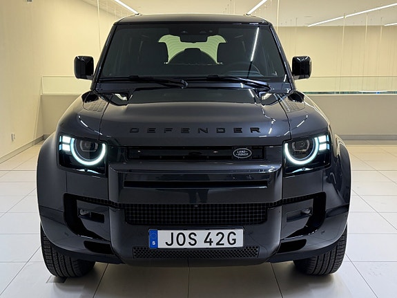 Land Rover Defender 110 2 of 25