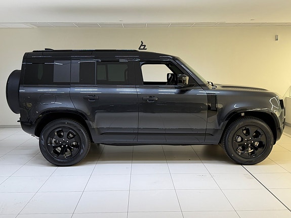 Land Rover Defender 110 7 of 25