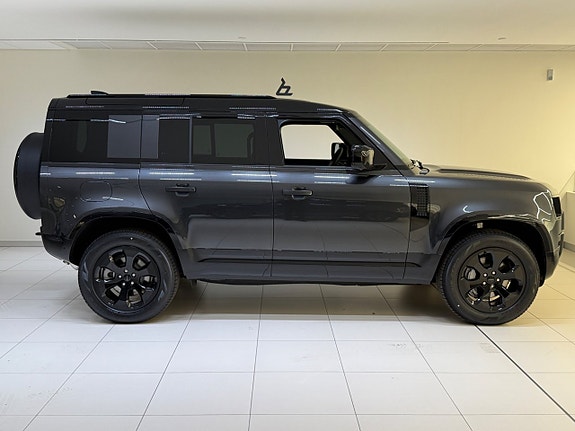 Land Rover Defender 110 6 of 25