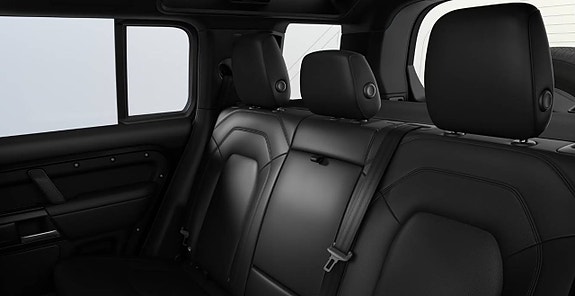 Land Rover Defender 110 7 of 7