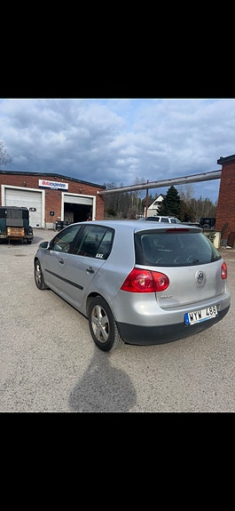 Volkswagen Golf V 3 of 4
