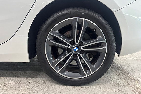 BMW 120i 14 of 17
