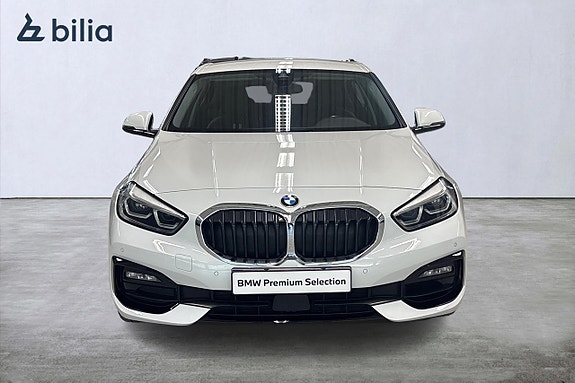 BMW 120i 5 of 17