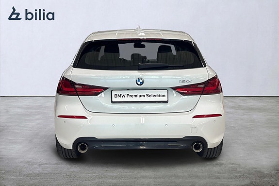 BMW 120i 4 of 17