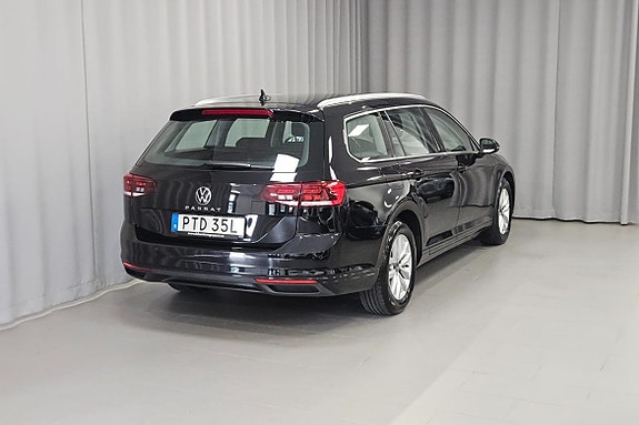 Volkswagen Passat 3 of 9