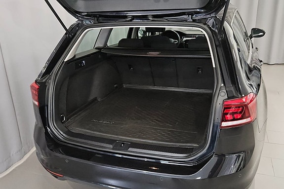 Volkswagen Passat 9 of 9