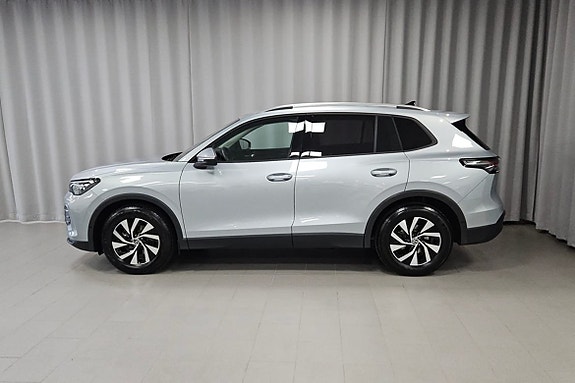 Volkswagen Tiguan 2 of 13