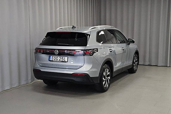Volkswagen Tiguan 3 of 13