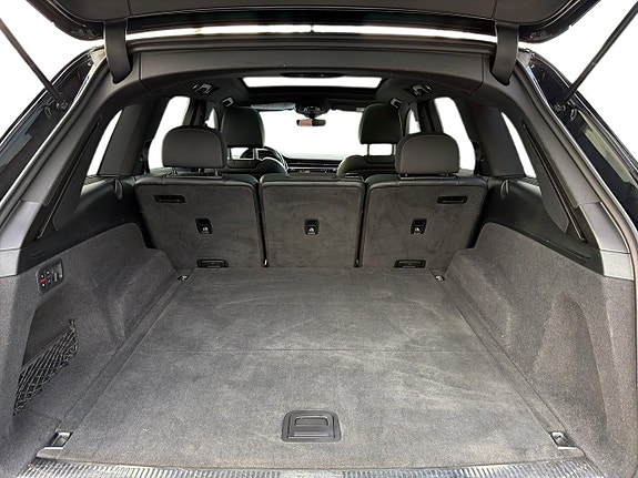 Audi SQ7 28 of 29