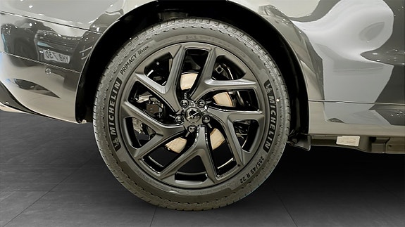 Land Rover Range Rover Sport 9 of 11