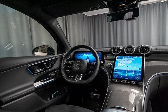 Mercedes-Benz GLC300 de 16 of 28